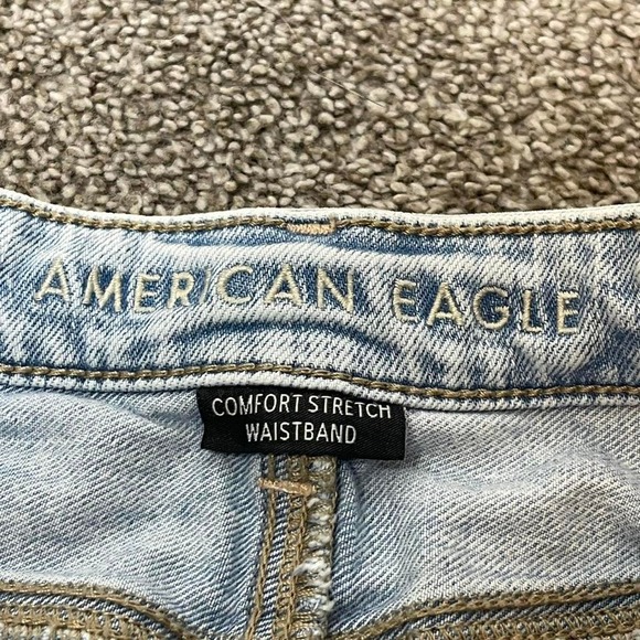 High-waisted light wash distressed denim shorts- american eagle - Picture 4 of 7